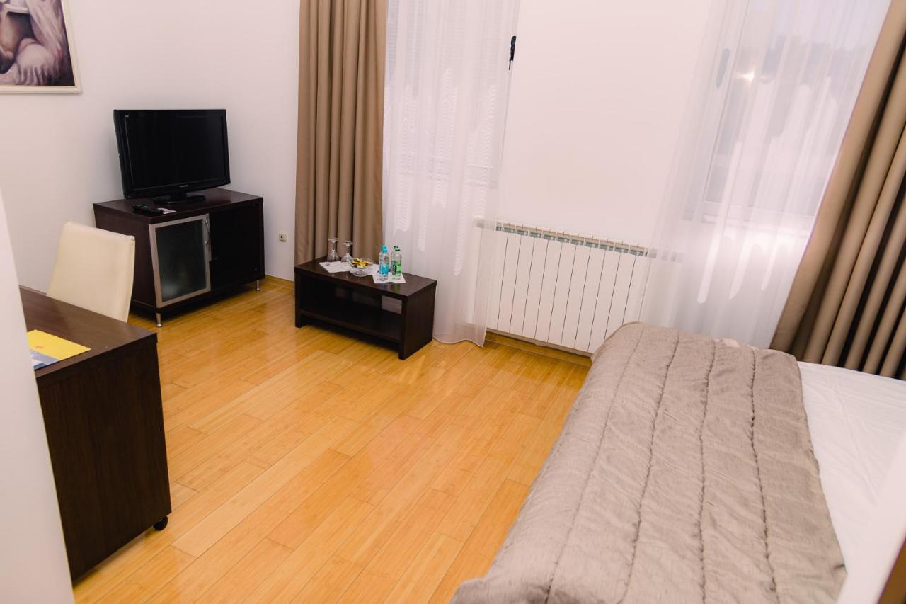 זבורניק Hotel Novak מראה חיצוני תמונה